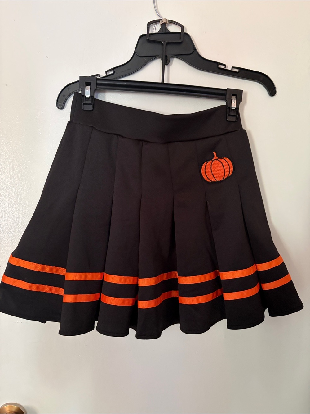 Black Pleated Mini Skirt with Orange Pumpkin Detail Womens small